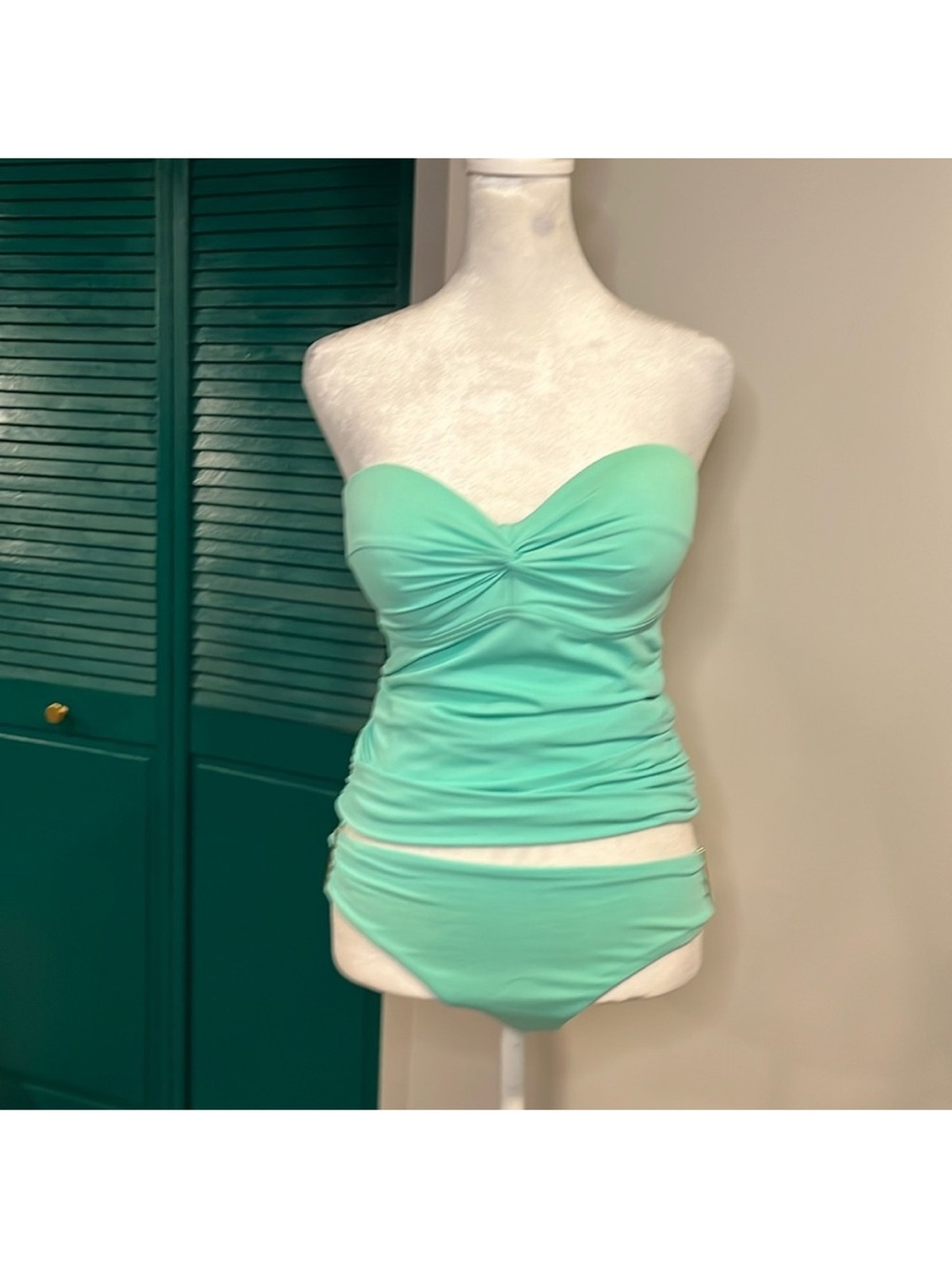 Victoria’s Secret sweetheart padded seafoam green tankini with gold hardware - M